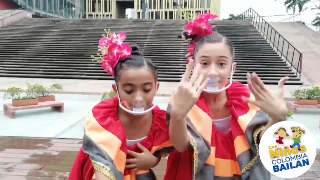 Baile: Cumbia "EL BOTECITO", Madellín - Los Niños de Colombia Bailan.