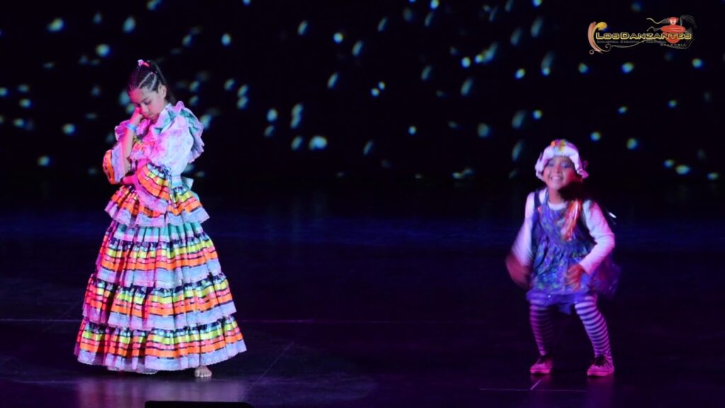 "BAILE DE LA MUÑECA" - Los Niños de Colombia Bailan
