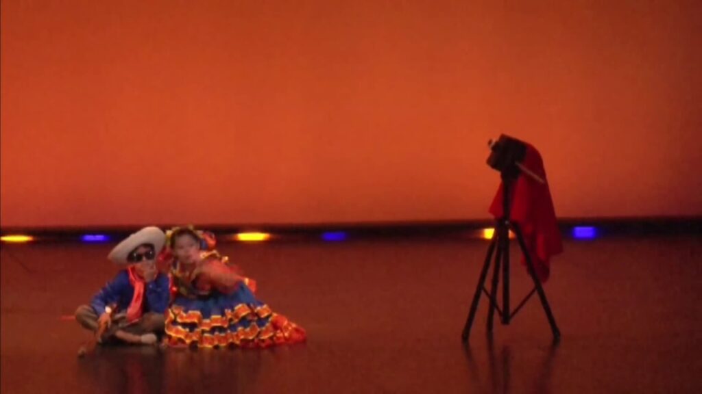 Baile “LISTOS PARA LA FOTO” Los Niños de Colombia Bailan.