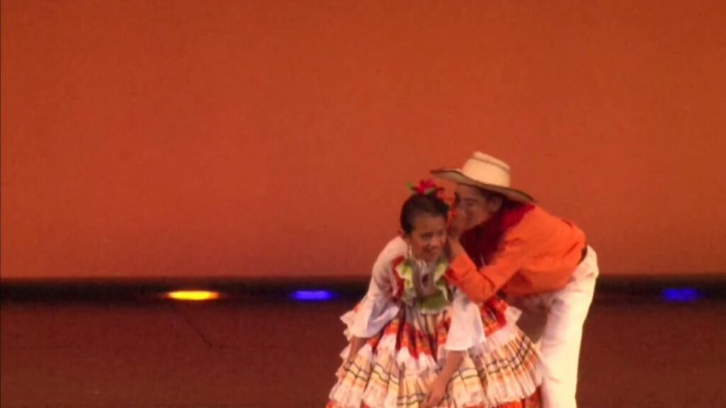 “BAILA MI TOLIMA" Los Niños de Colombia Bailan.