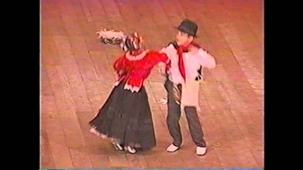 Baile "LA GALLINA MELLIZERA" Los Niños de Colombia Bailan.