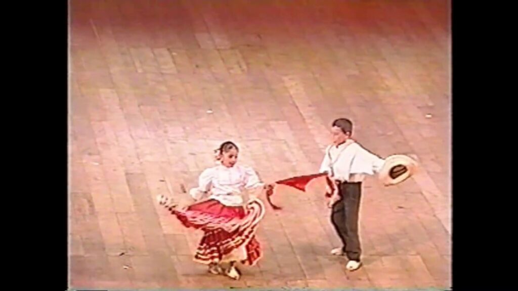 Baile “BAMBUCO FIESTERO" Los Niños de Colombia Bailan.
