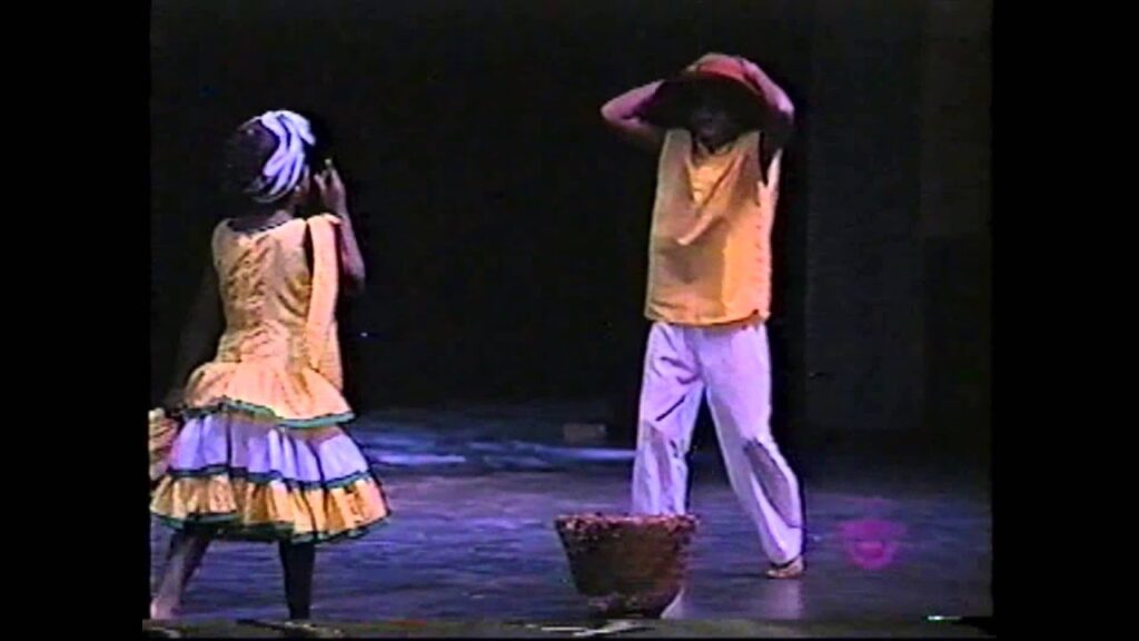 Danza “MAKERULE" Los Niños de Colombia Bailan.