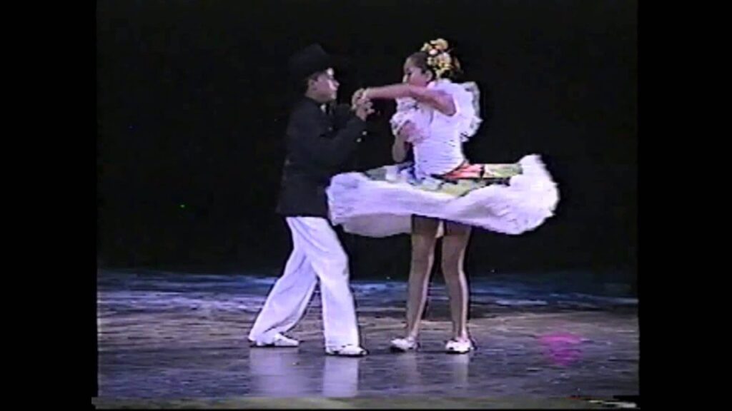 Baile "JOROPO" Los Niños de Colombia Bailan.