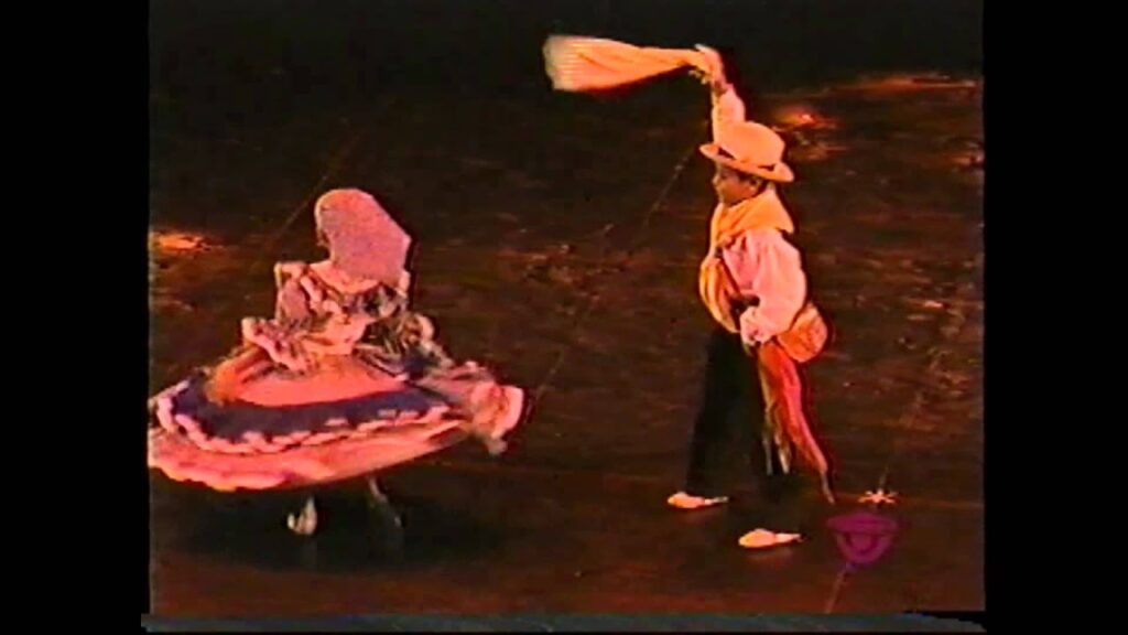 Baile “VUELTAS ANTIQUEÑAS” Los Niños de Colombia Bailan.