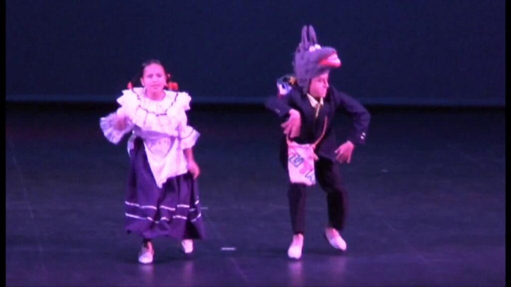 Baile "BURRO TOMINEJO" Los Niños de Colombia Bailan.