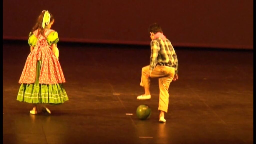 "BAILANDO CON LA PELOTA" Los Niños de Colombia Bailan.