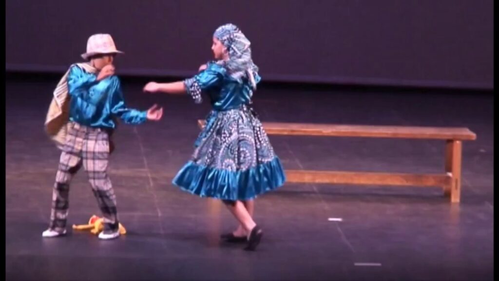 Baile “PASILLO” Los Niños de Colombia Bailan.