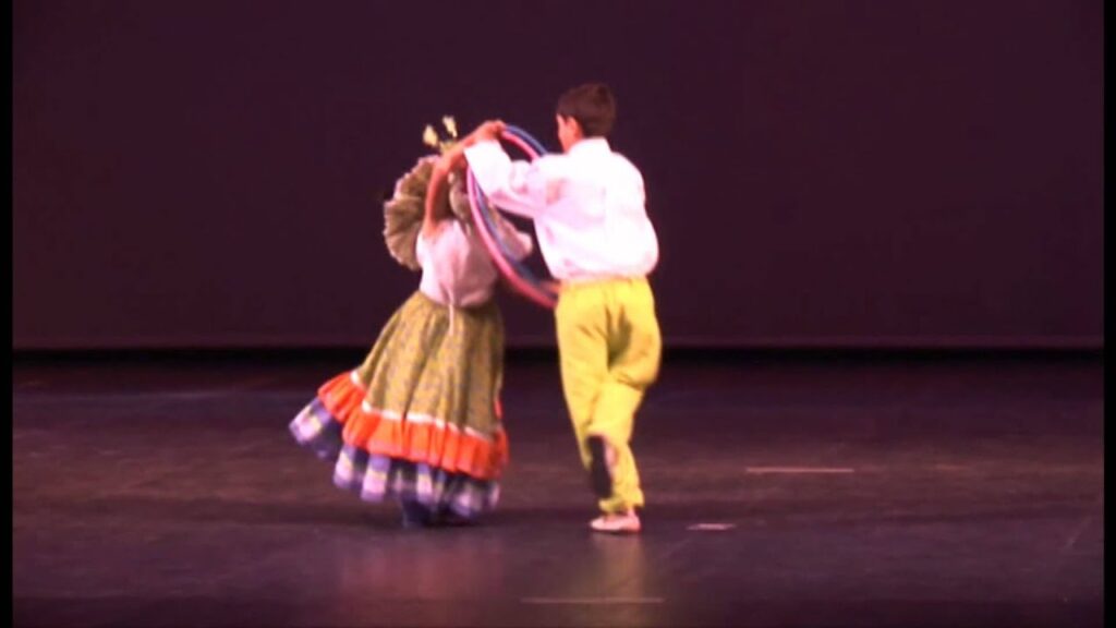 Baile "LOS AROS" Los Niños de Colombia Bailan.