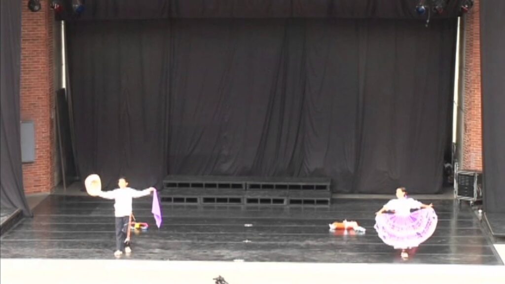 Baile “BAMBUCO” Los Niños de Colombia Bailan.