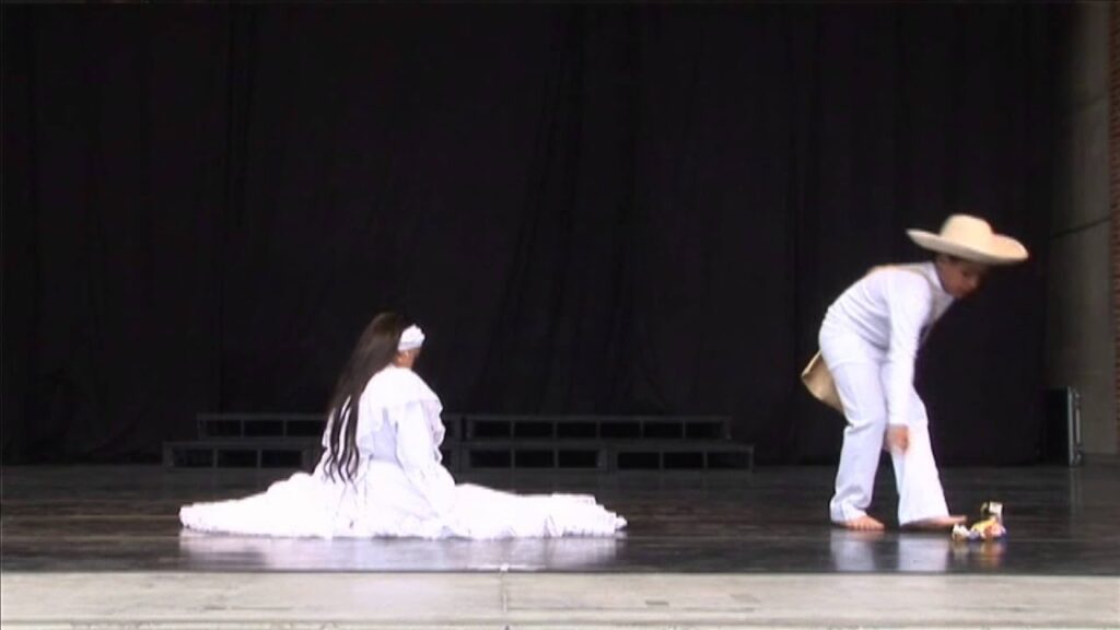 Danza "CURRULAO" Los Niños de Colombia Bailan.