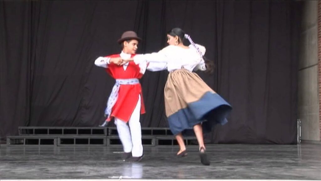 Baile "BAMBUCO SUREÑO" Los Niños de Colombia Bailan.