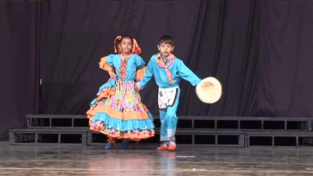 Baile "PASILLO" Los Niños de Colombia Bailan.