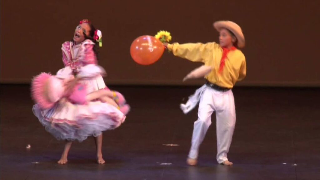 Baile "MI VECINITA" Los Niños de Colombia Bailan.