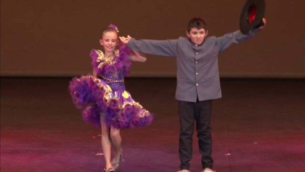 Baile “LA SOGA” Los Niños de Colombia Bailan.